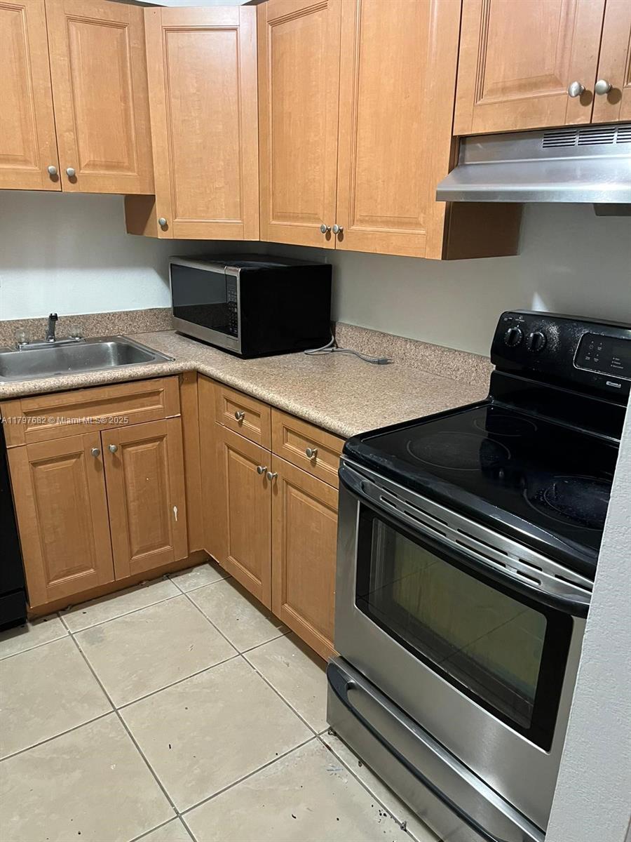 5221 Geneva Way #302, Doral, Florida image 1