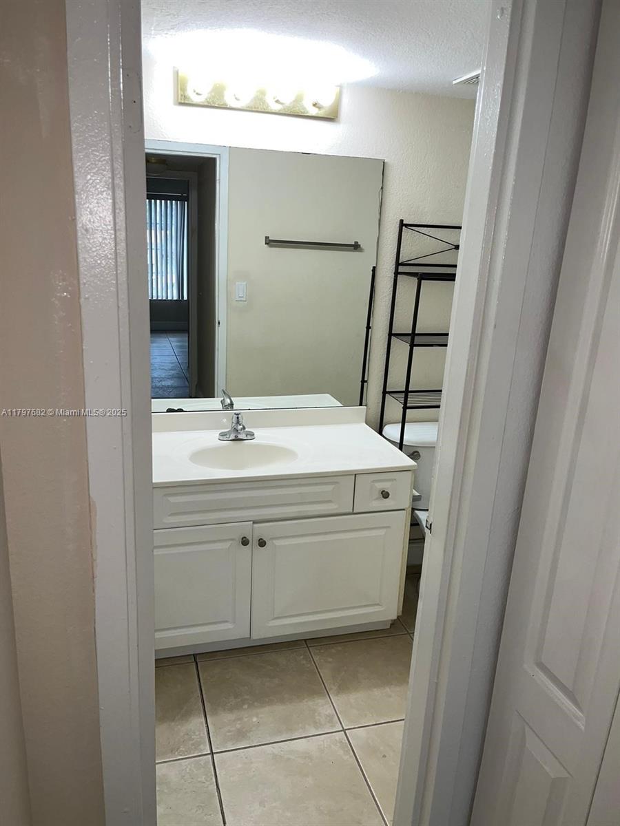 5221 Geneva Way #302, Doral, Florida image 10