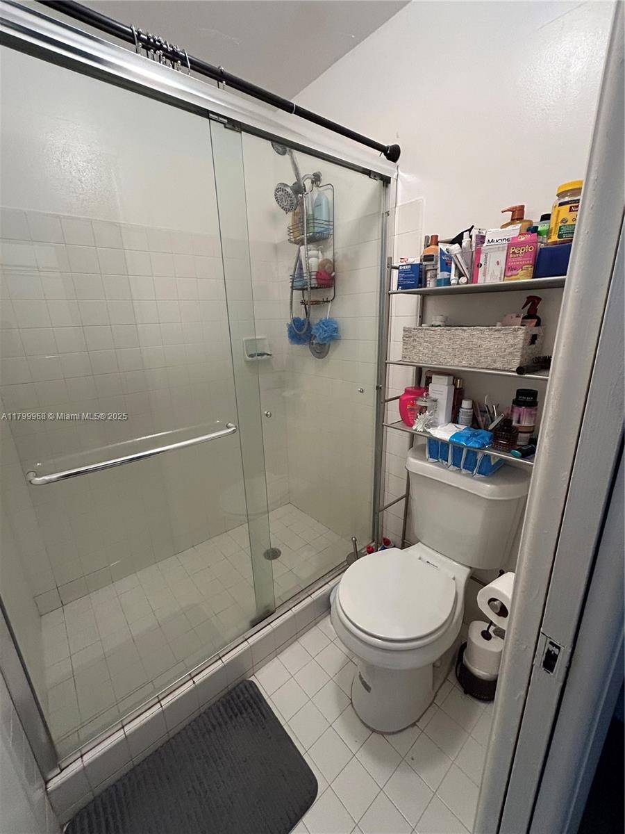 807 NE 199th St #208, Miami, Florida image 11
