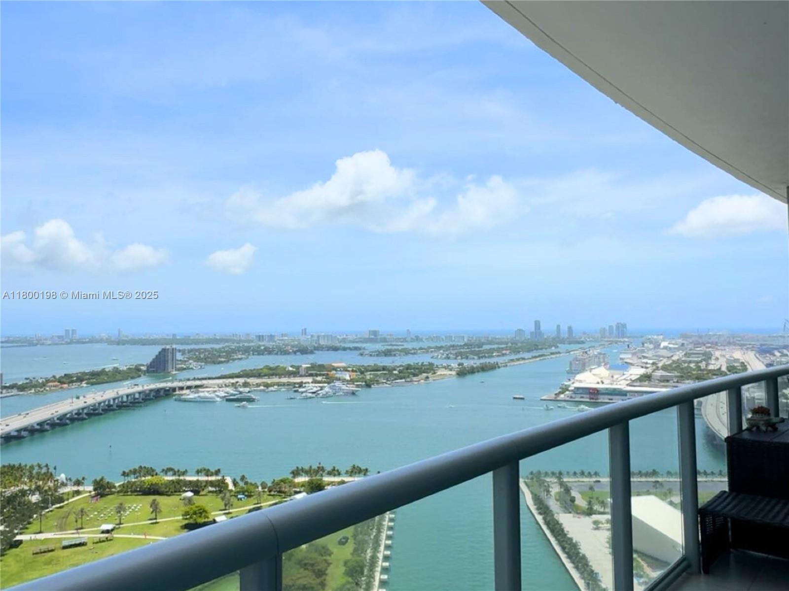 Apartamento para Alugar em Miami, FL