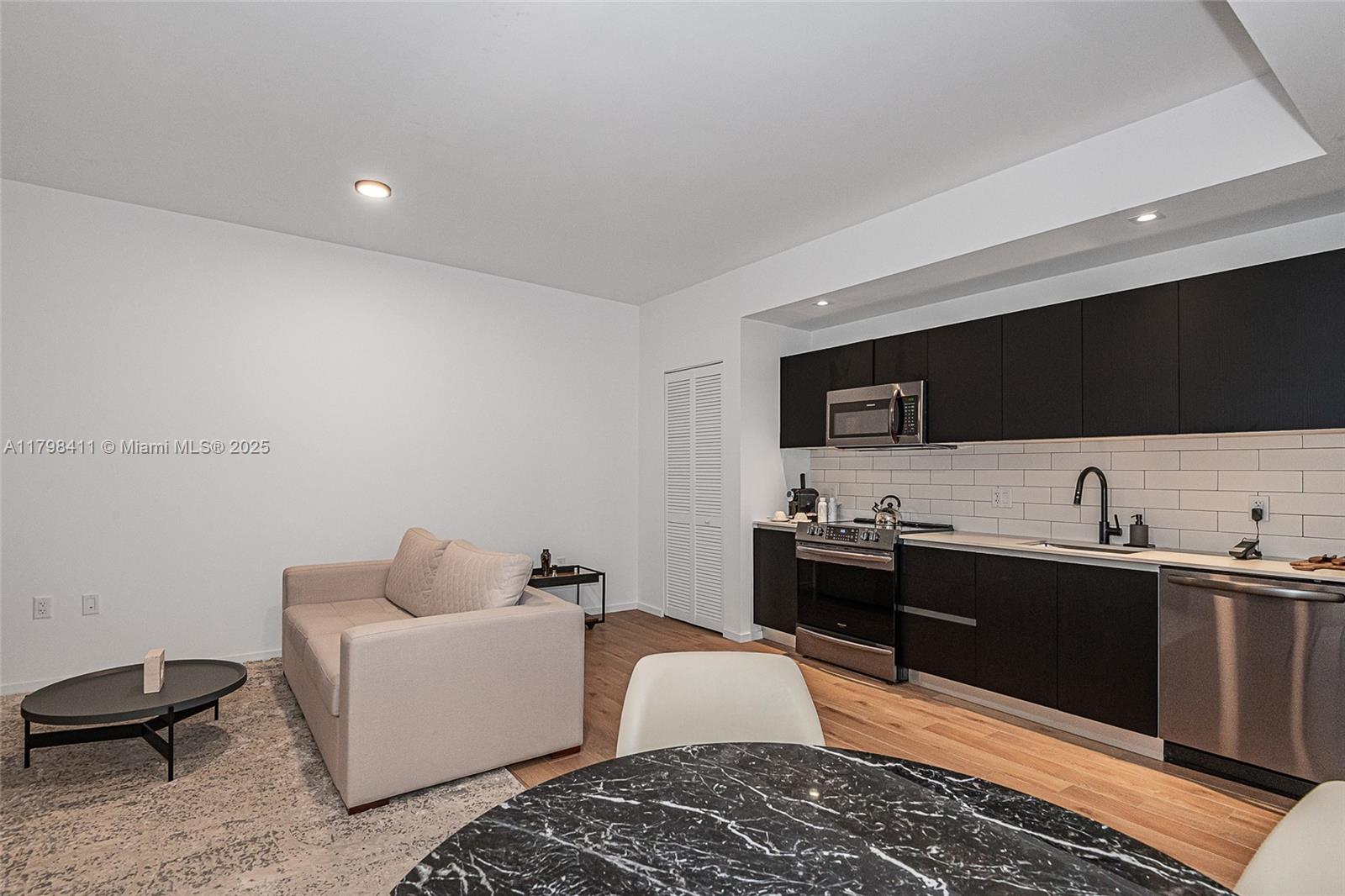 Listing Photo 10