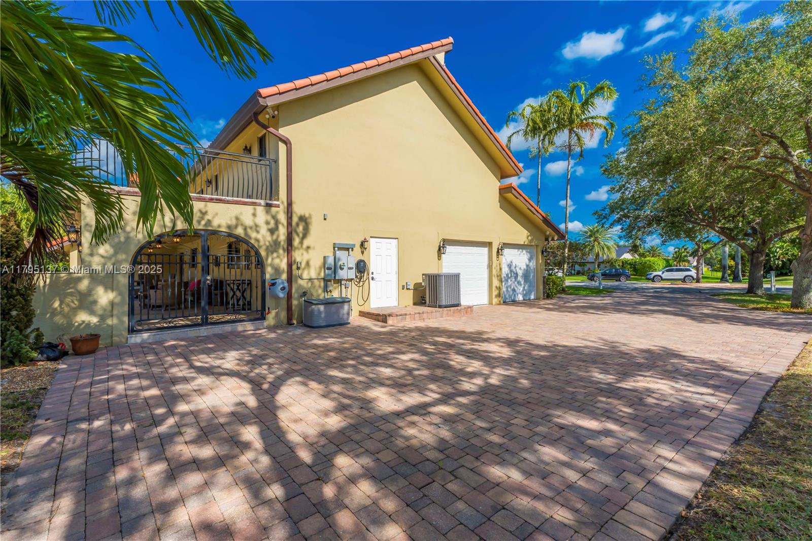 11915 Green Oak Dr, Davie, Florida image 1