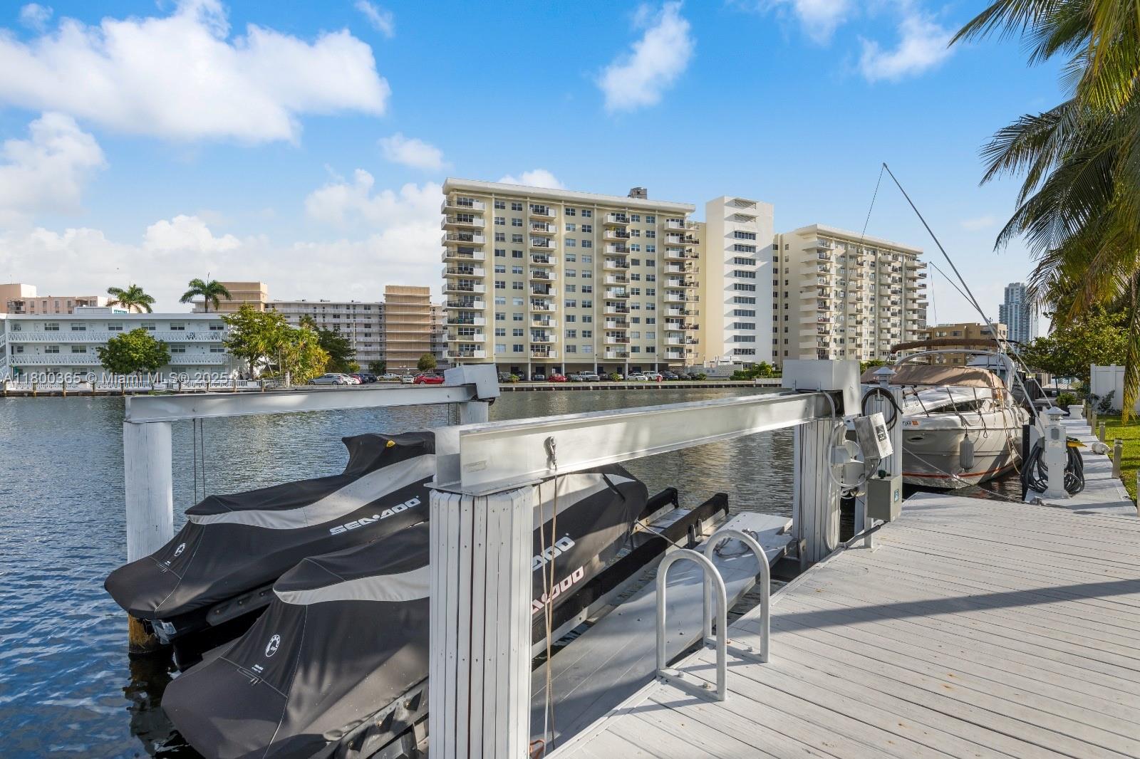418 Tammarind Dr, Hallandale Beach, Florida image 33