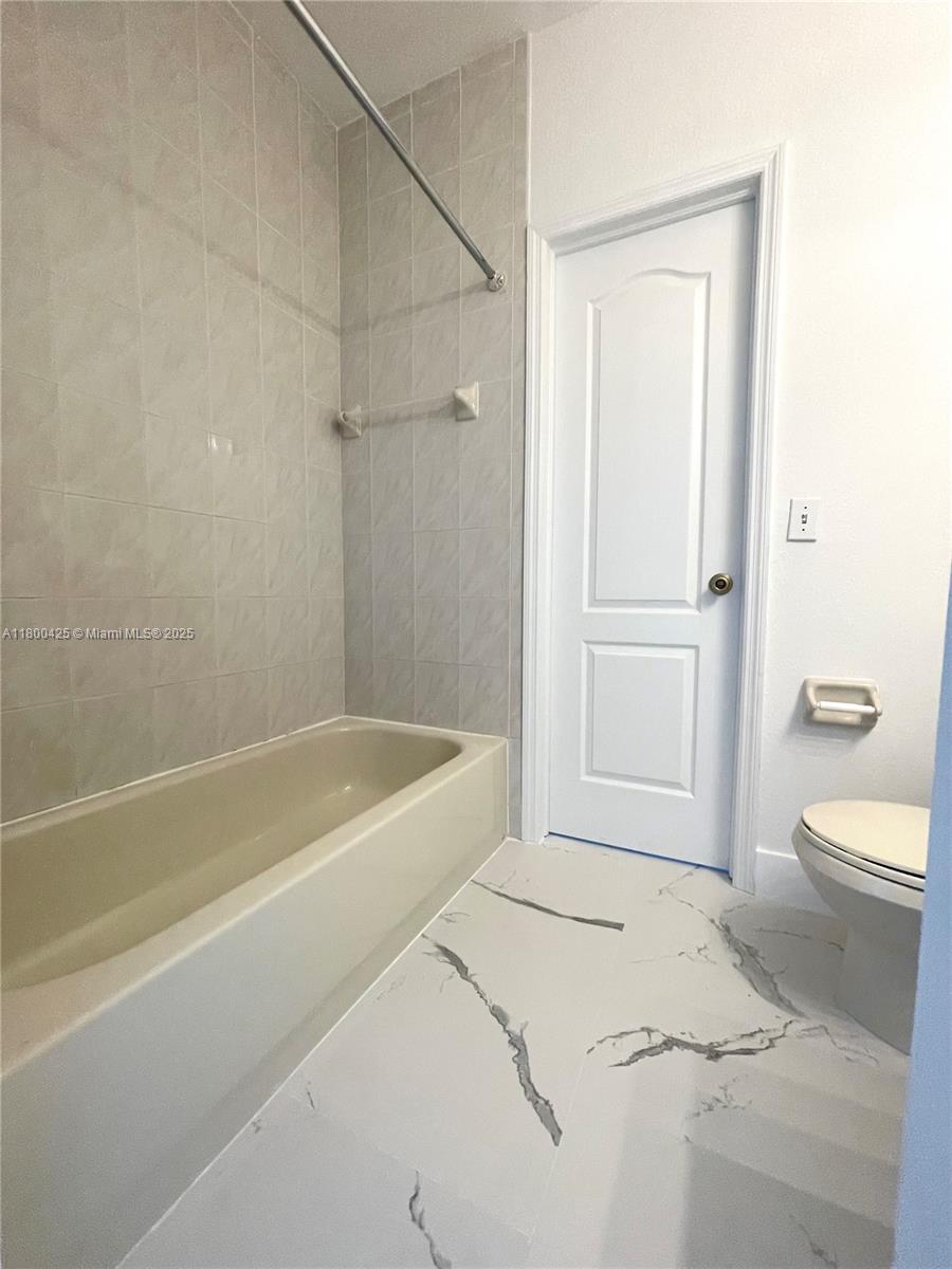 17415 NW 75th Pl #208, Hialeah, Florida image 21