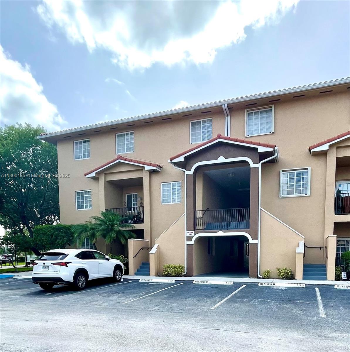17415 NW 75th Pl #208, Hialeah, Florida image 4