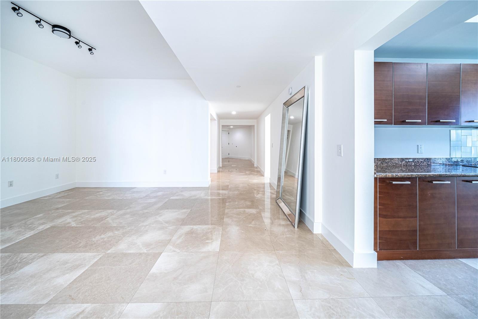 3330 NE 190th St #LPH14, Aventura FL 33180