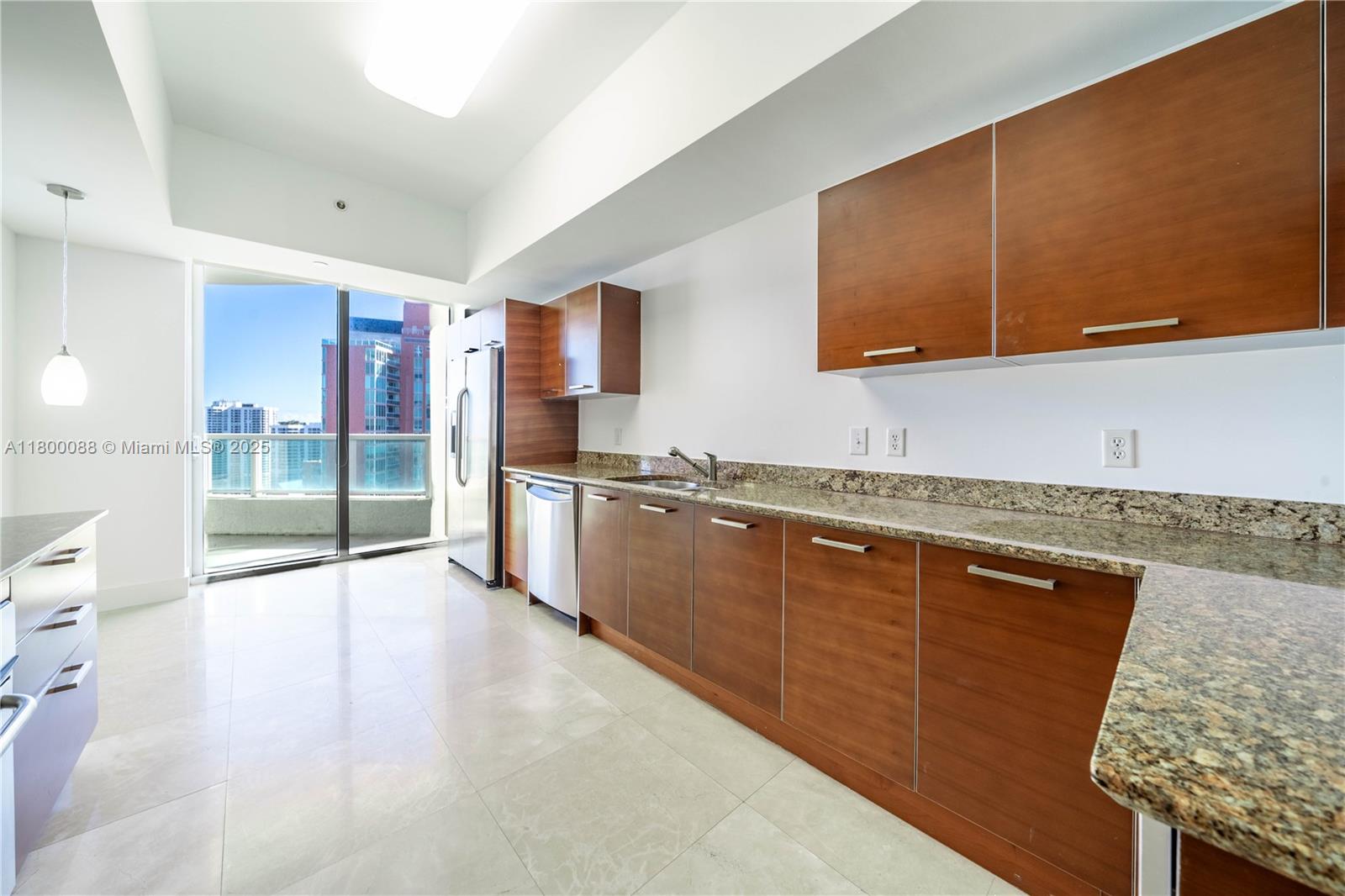 3330 NE 190th St #LPH14, Aventura FL 33180