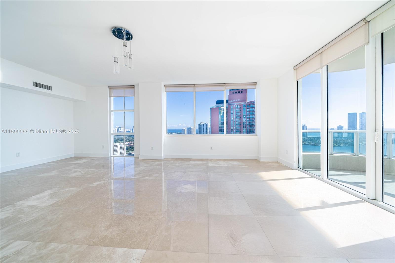 3330 NE 190th St #LPH14, Aventura FL 33180