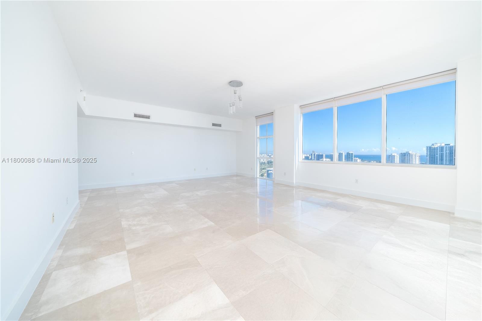 3330 NE 190th St #LPH14, Aventura FL 33180