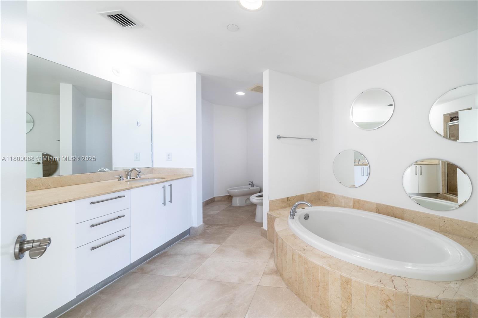 3330 NE 190th St #LPH14, Aventura FL 33180