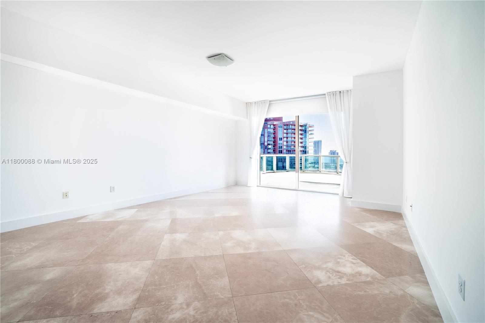 3330 NE 190th St #LPH14, Aventura FL 33180