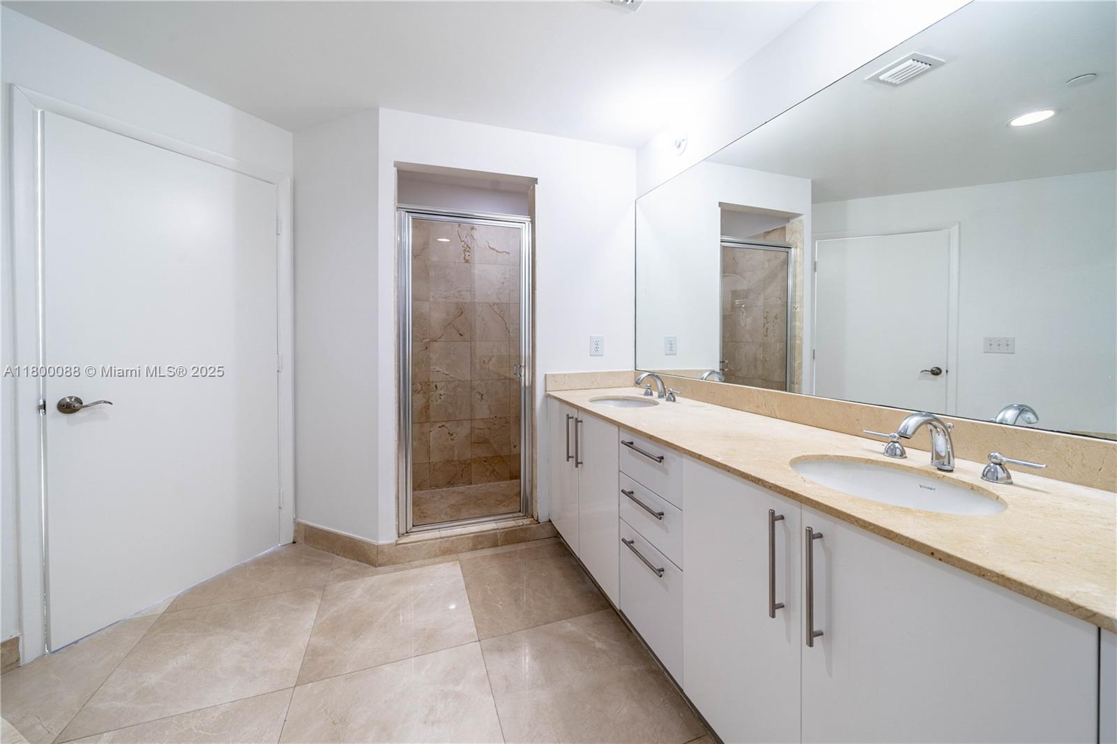 3330 NE 190th St #LPH14, Aventura FL 33180