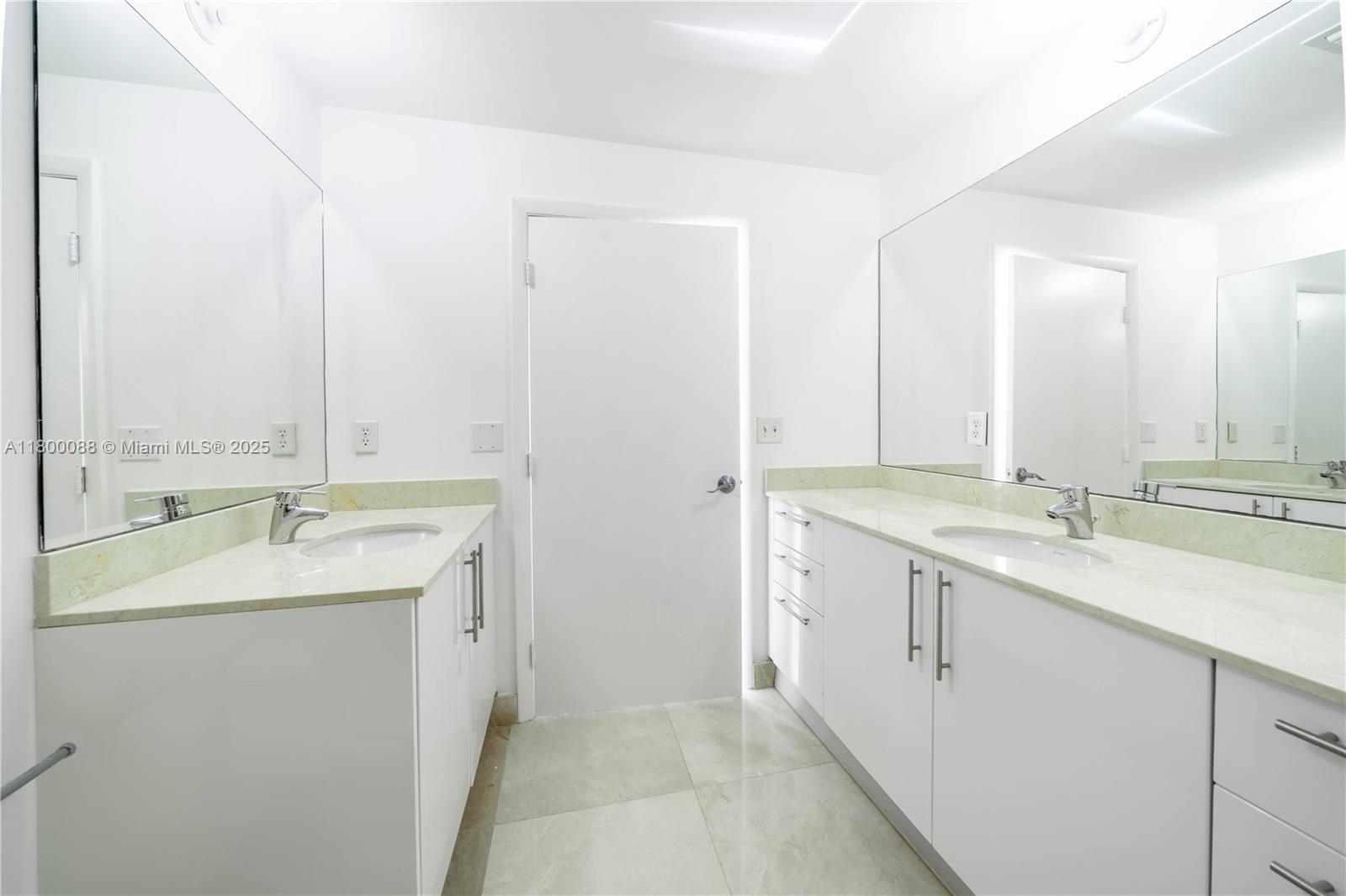 3330 NE 190th St #LPH14, Aventura FL 33180