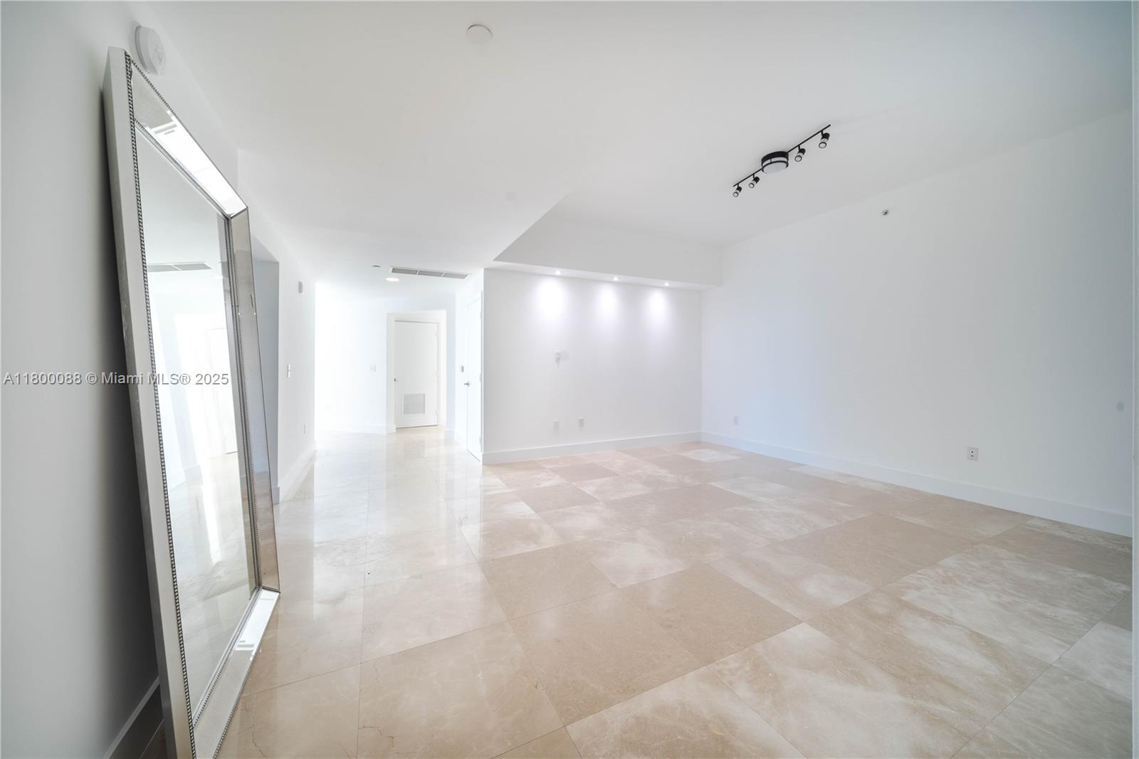 3330 NE 190th St #LPH14, Aventura FL 33180