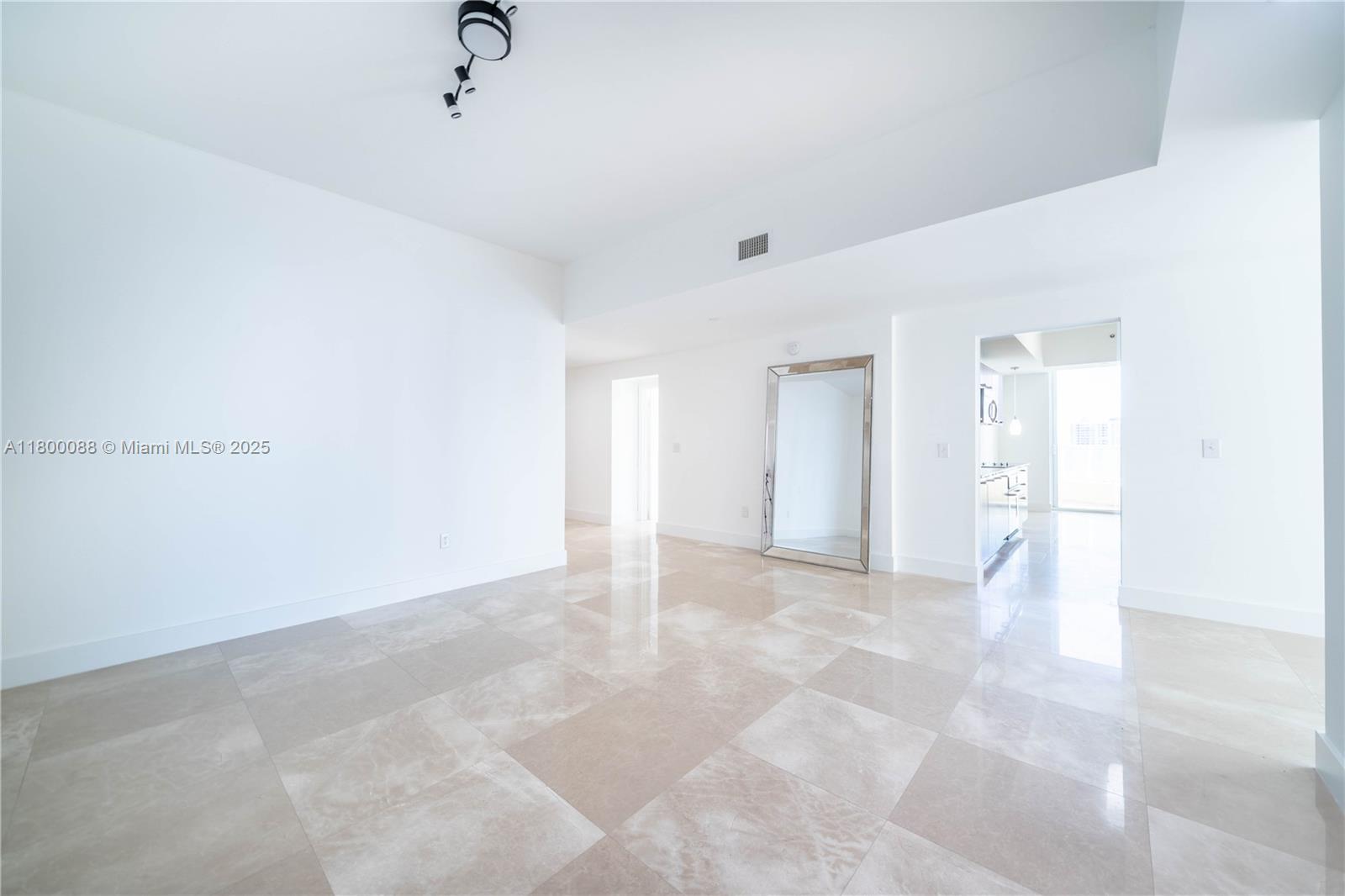 3330 NE 190th St #LPH14, Aventura FL 33180