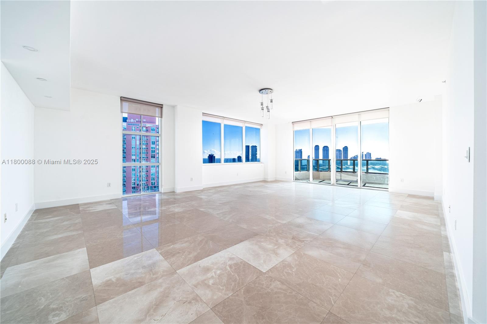 3330 NE 190th St #LPH14, Aventura FL 33180