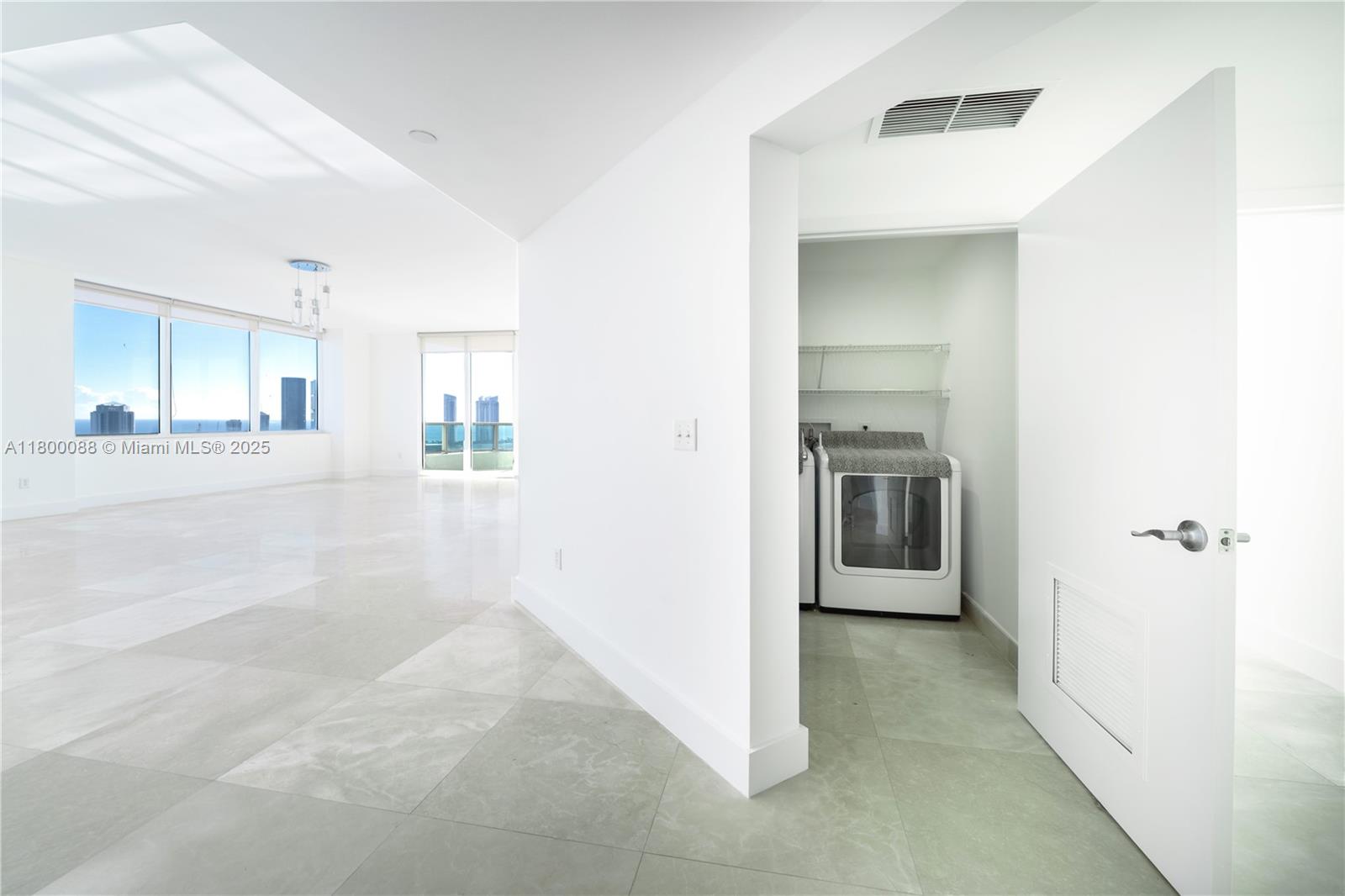 3330 NE 190th St #LPH14, Aventura FL 33180