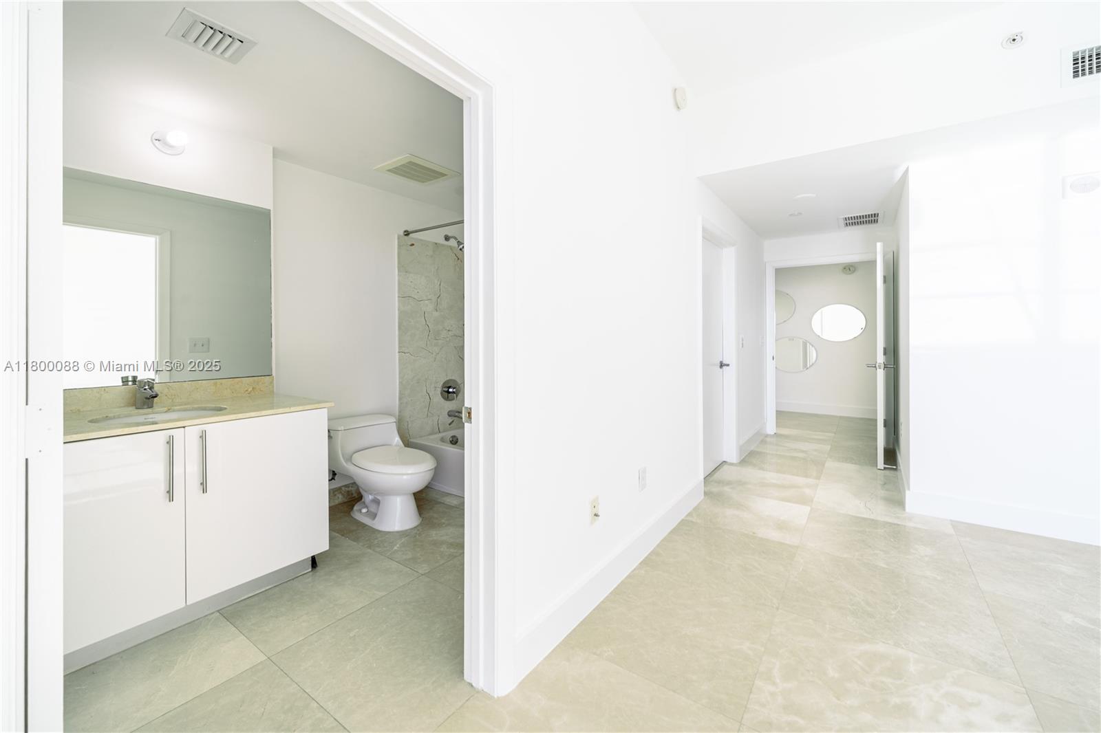 3330 NE 190th St #LPH14, Aventura FL 33180