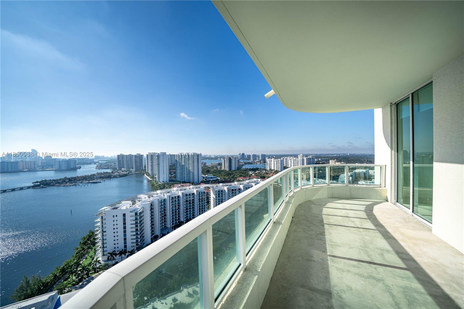 3330 NE 190th St #LPH14, Aventura FL 33180