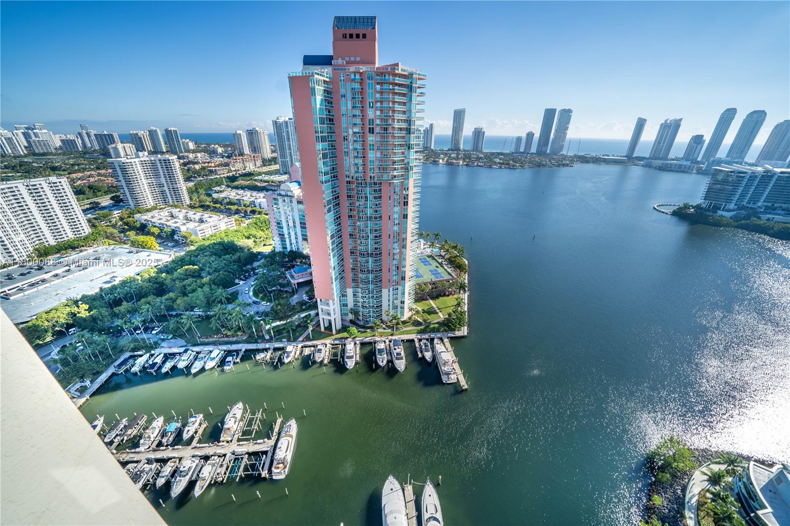 3330 NE 190th St #LPH14, Aventura FL 33180