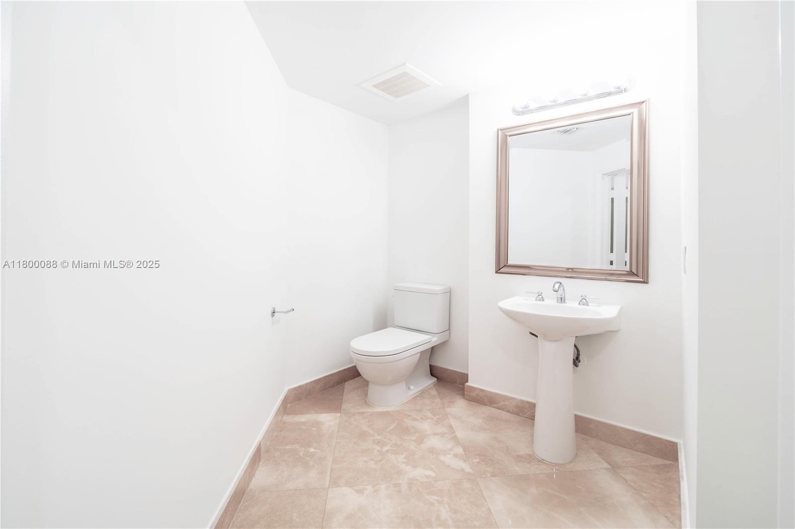 3330 NE 190th St #LPH14, Aventura FL 33180