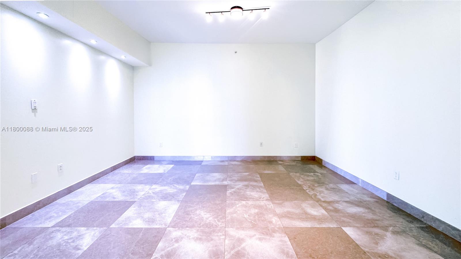 3330 NE 190th St #LPH14, Aventura FL 33180