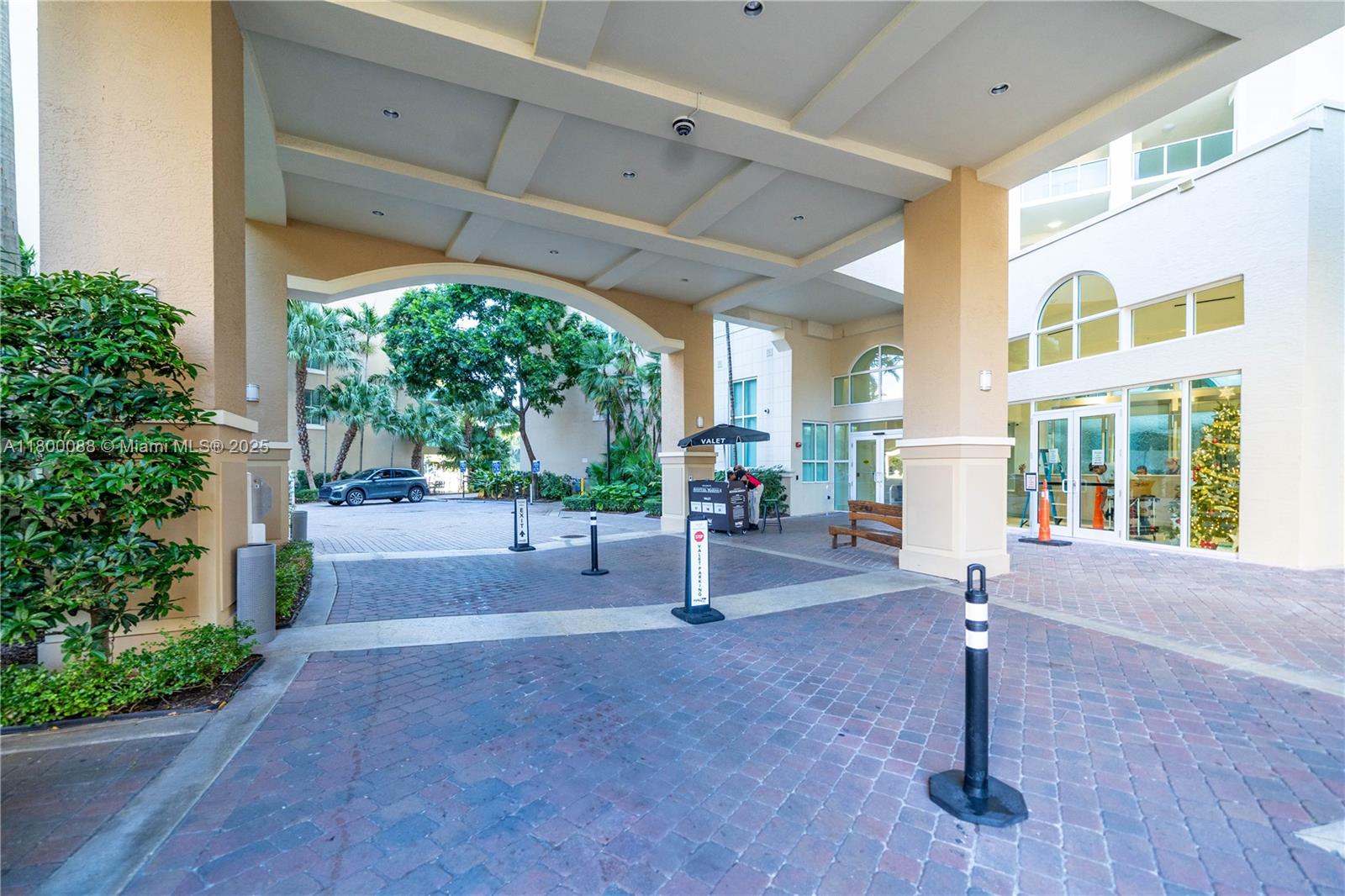3330 NE 190th St #LPH14, Aventura FL 33180