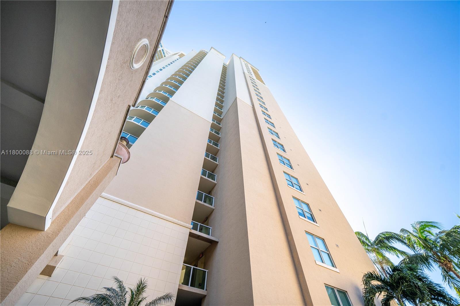 3330 NE 190th St #LPH14, Aventura FL 33180