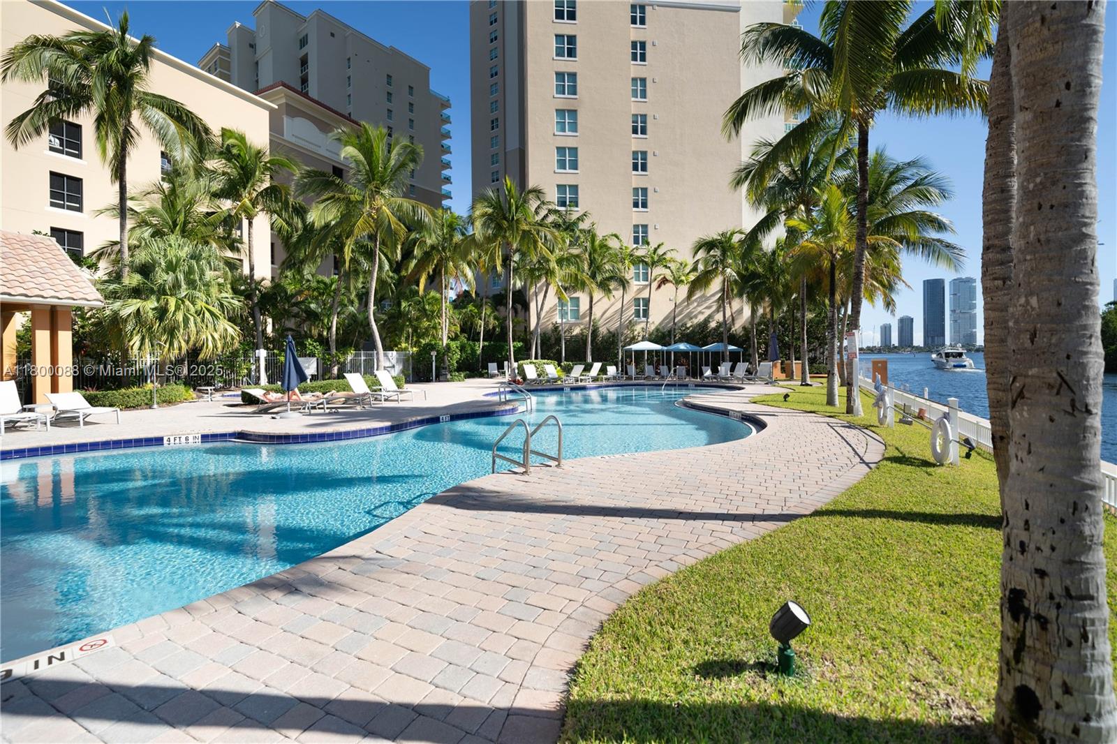 3330 NE 190th St #LPH14, Aventura FL 33180