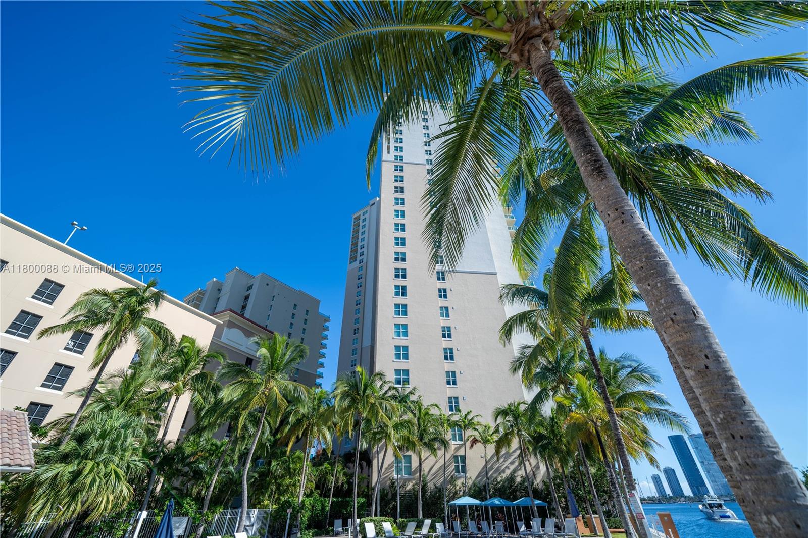 3330 NE 190th St #LPH14, Aventura FL 33180