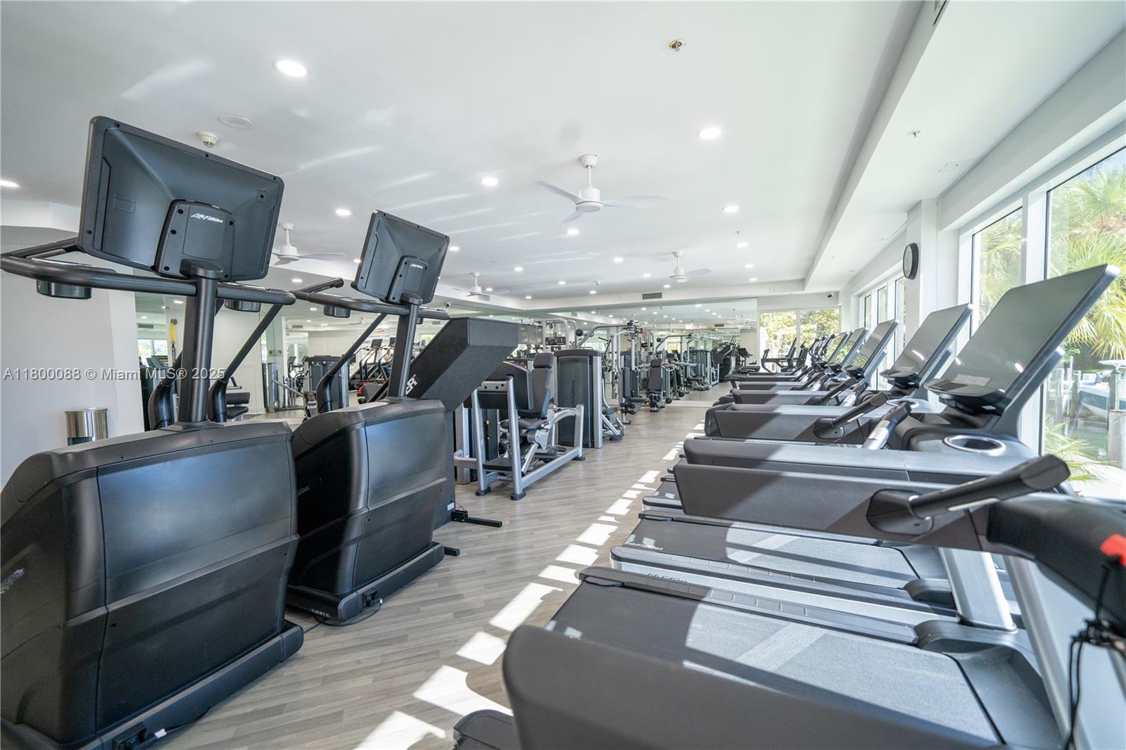3330 NE 190th St #LPH14, Aventura FL 33180