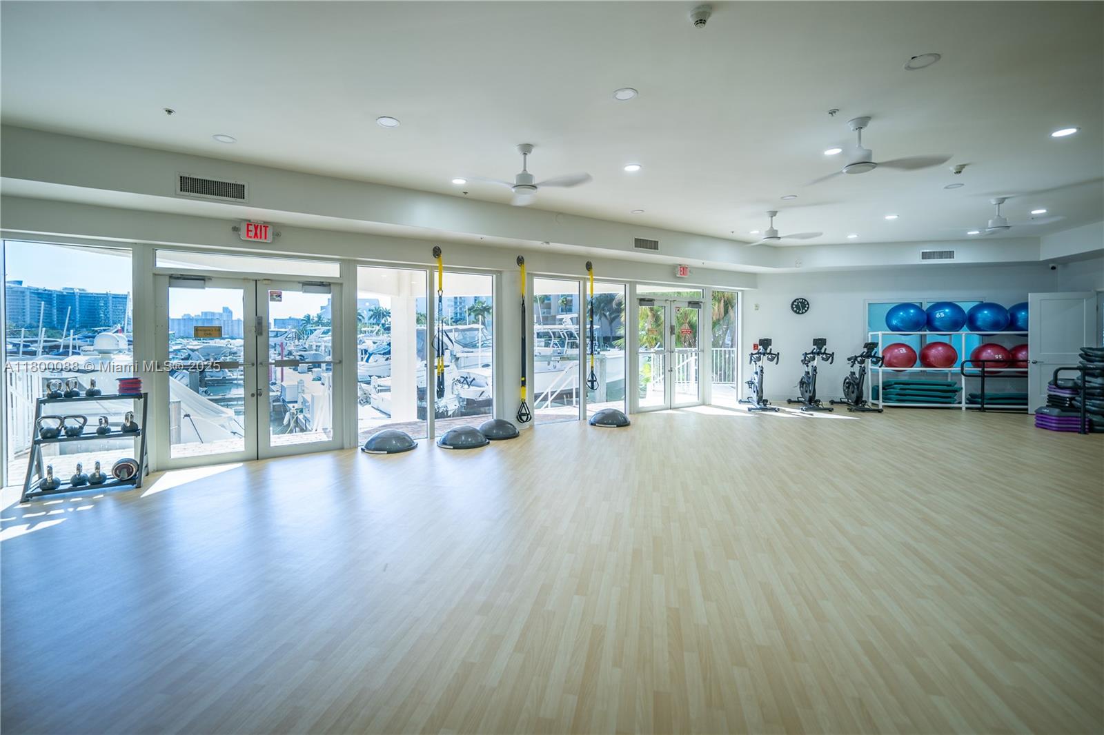 3330 NE 190th St #LPH14, Aventura FL 33180