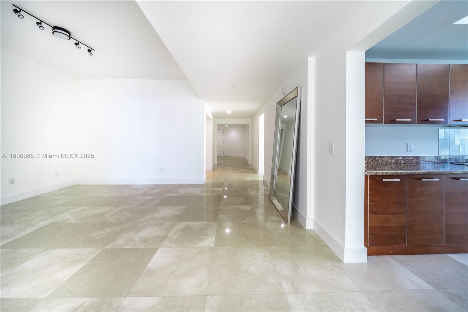 3330 NE 190th St #LPH14, Aventura FL 33180