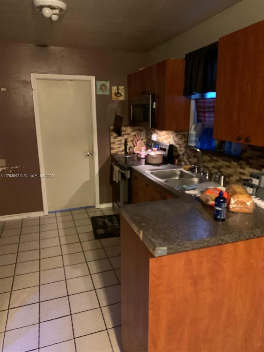 1253 NW 44th St, Miami, Florida image 11