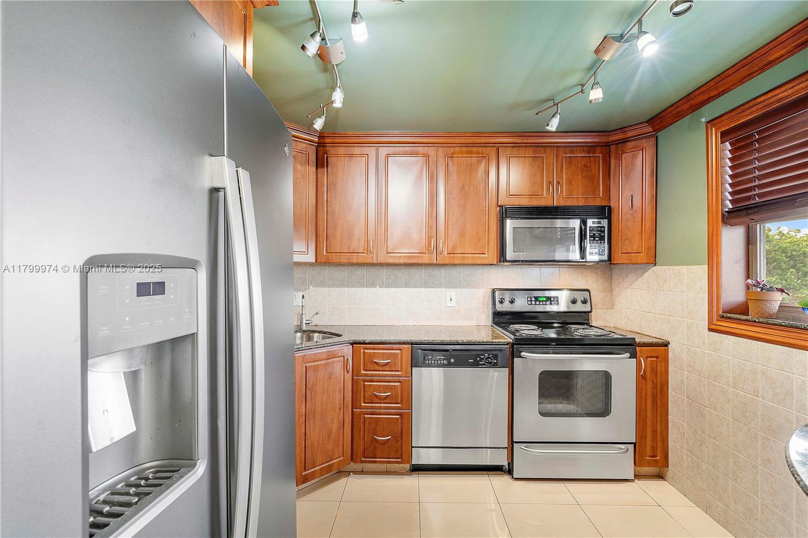 4800 Hillcrest Ln #503, Hollywood, Florida image 4