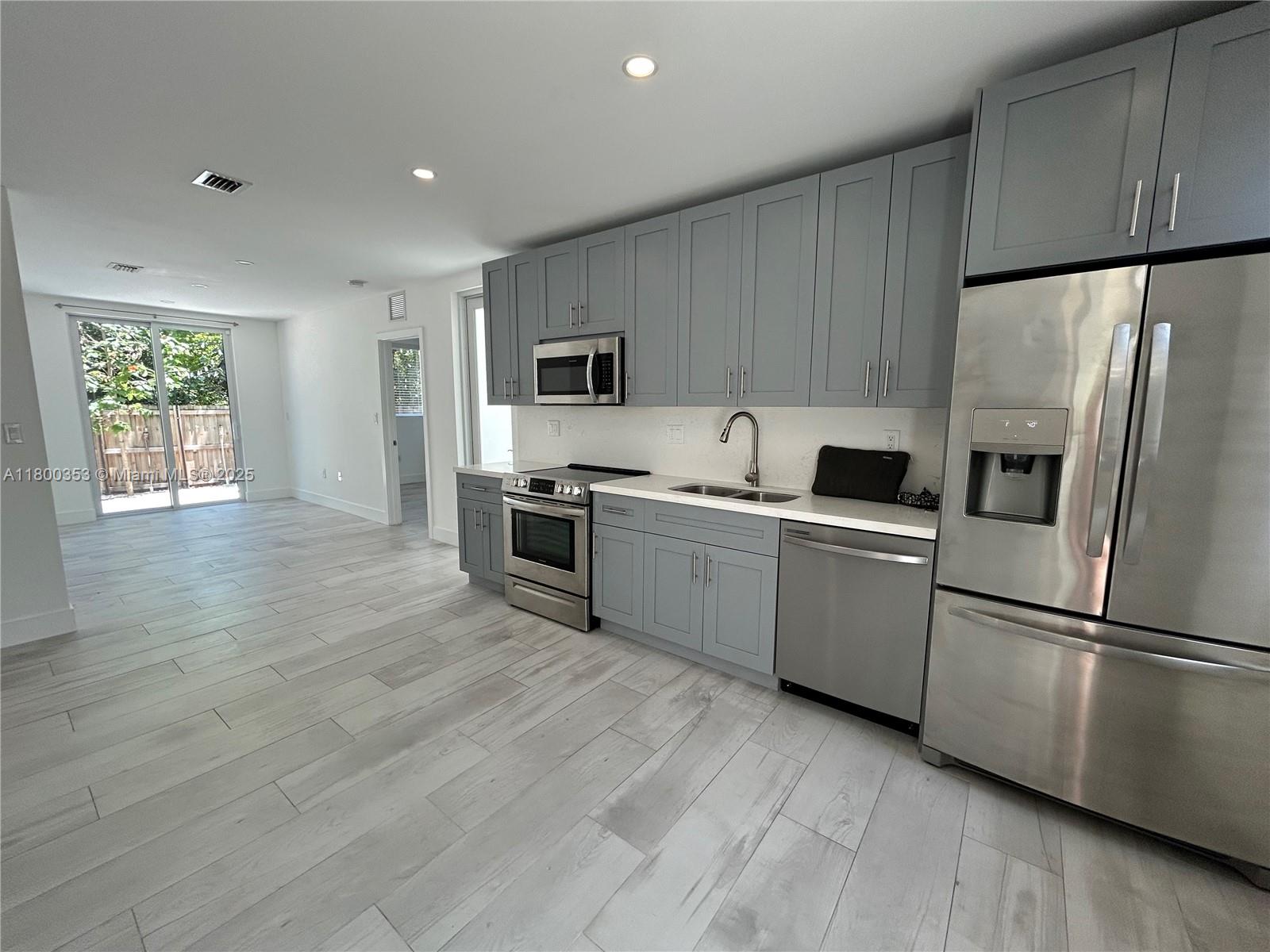 3823  Thomas Ave  For Sale A11800353, FL