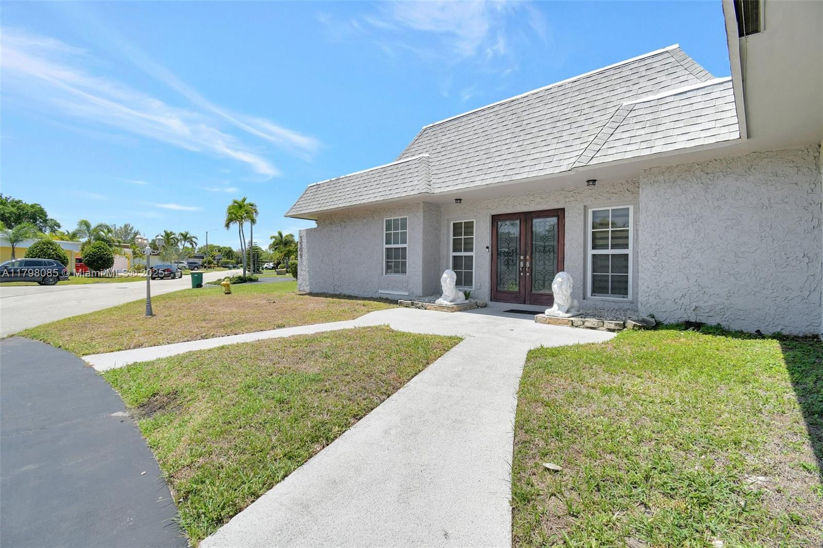 5509 Mulberry Dr, Tamarac, Florida image 3