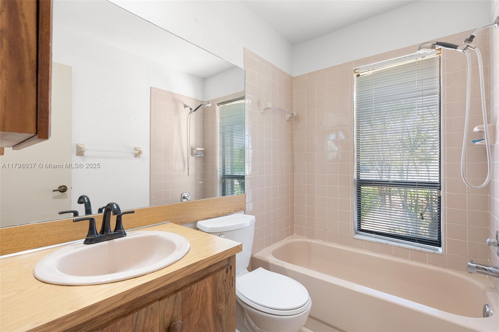8400 NW 52nd St, Lauderhill, Florida image 27