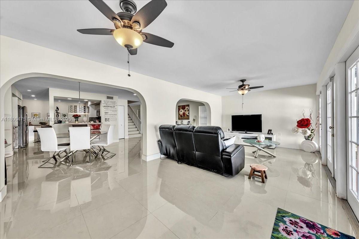 1060 SW 111th Way, Davie, Florida image 13