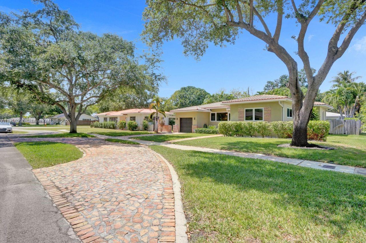 825 NE 98th St, Miami Shores, Florida image 2