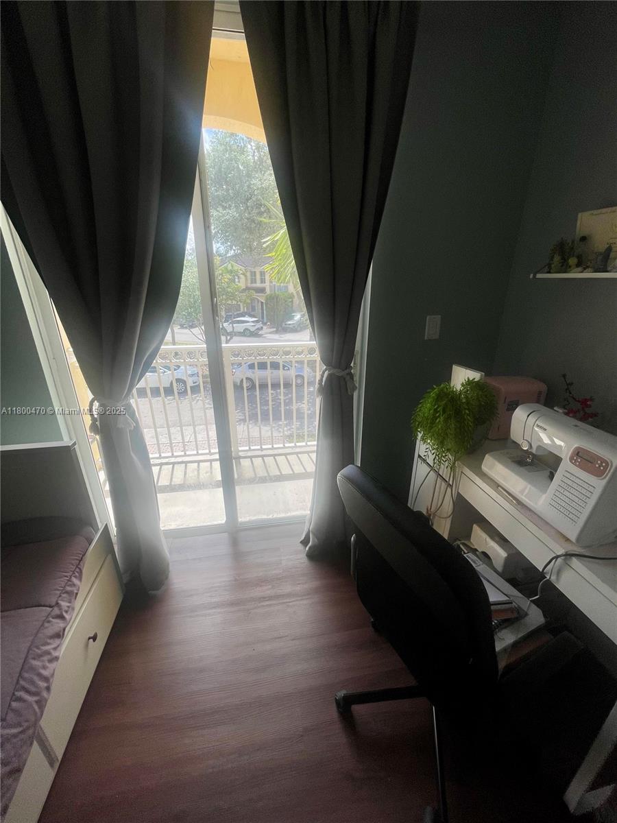 Listing Photo 12