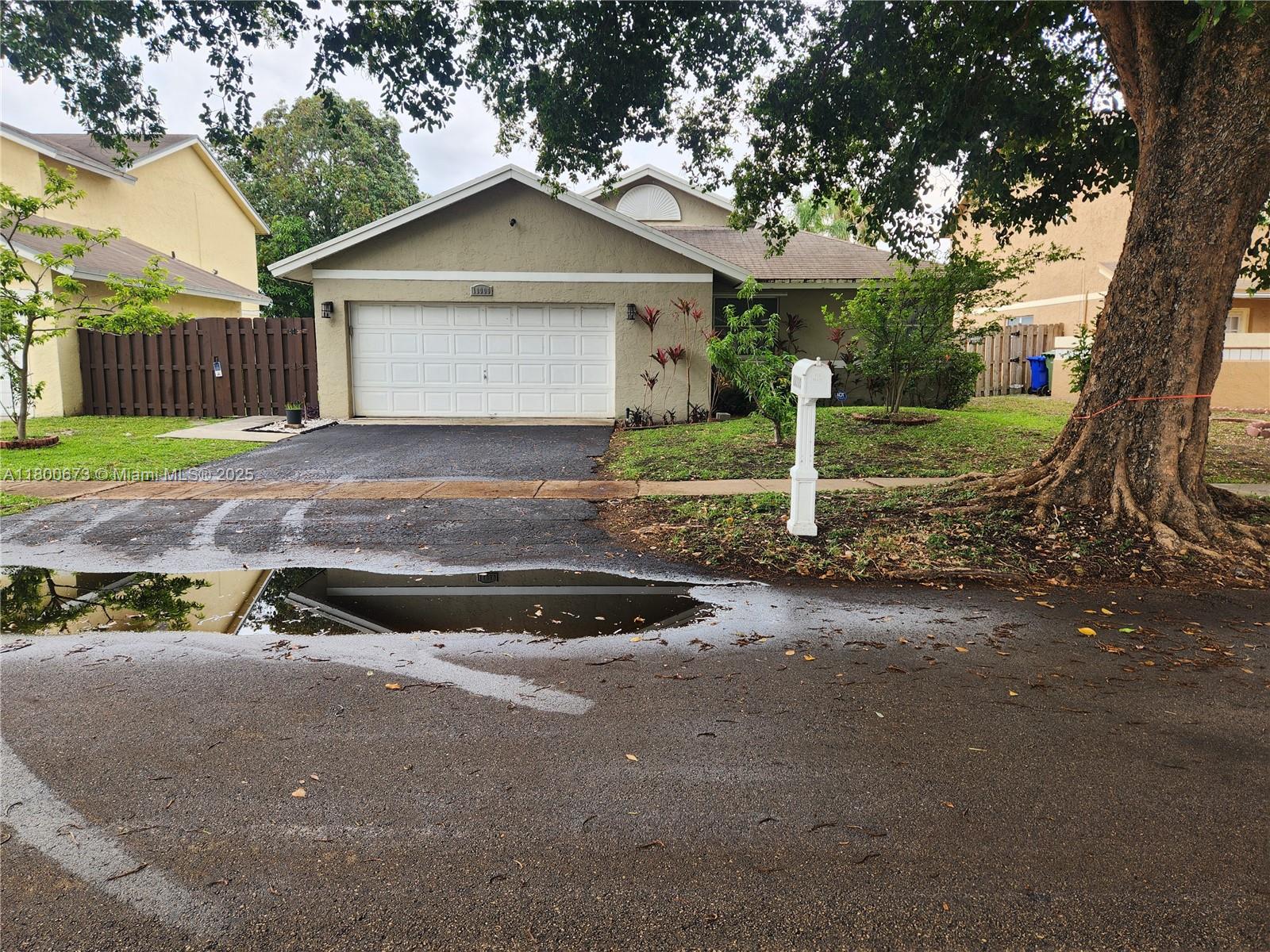 10000 SW 9th Ct  For Sale A11800673, FL