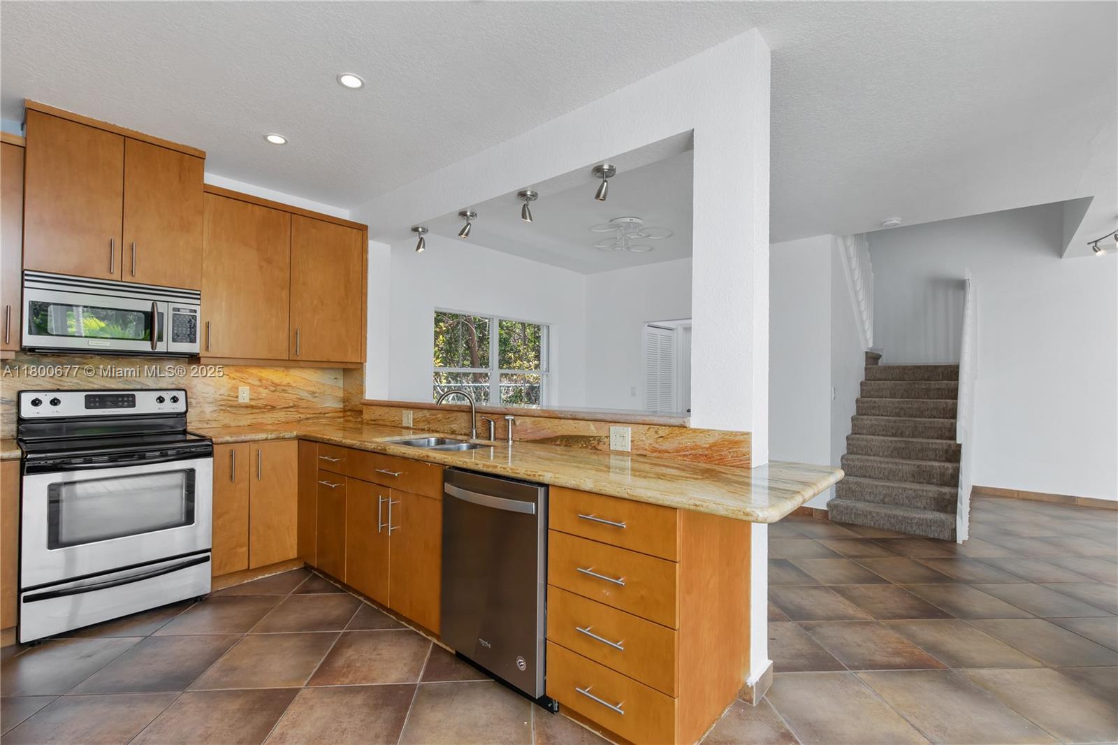 Property photo # 9