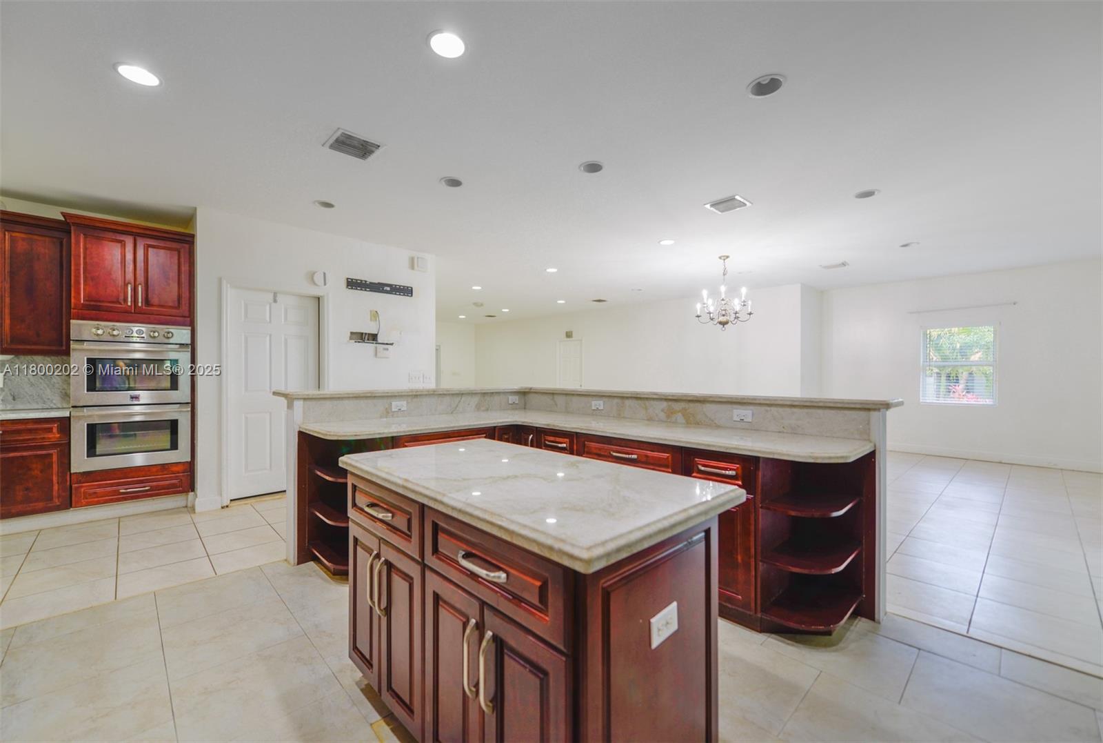 611 SW 8th St, Hallandale Beach, Florida image 12