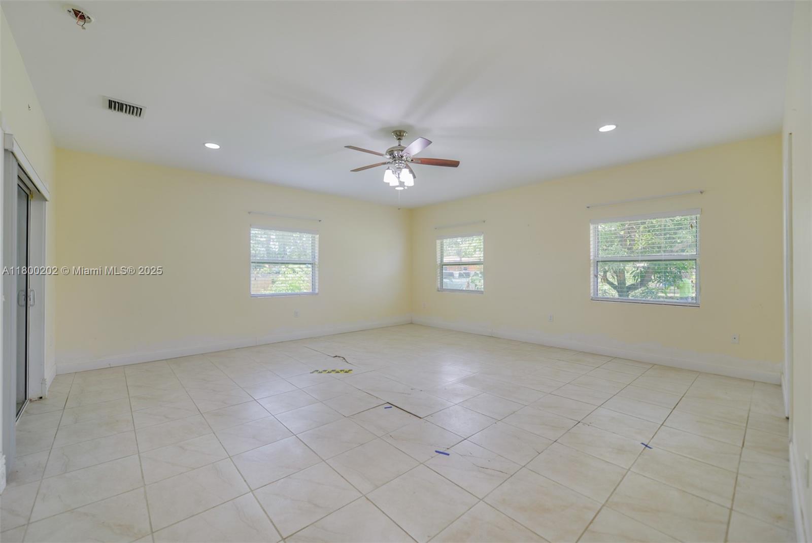 611 SW 8th St, Hallandale Beach, Florida image 14