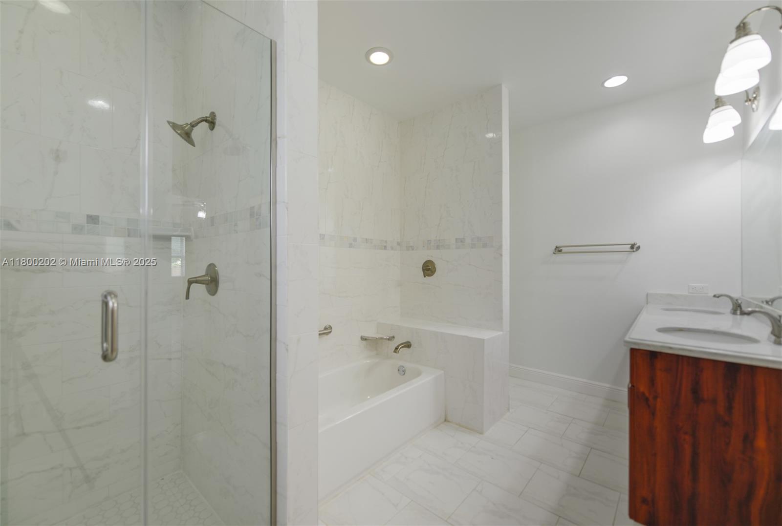 611 SW 8th St, Hallandale Beach, Florida image 18