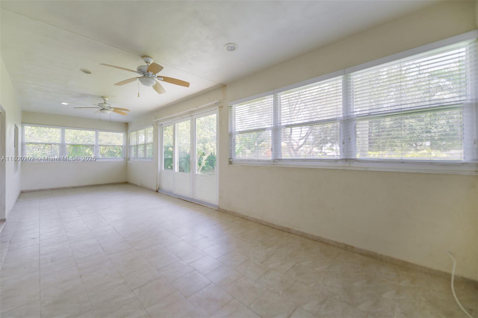 611 SW 8th St, Hallandale Beach, Florida image 21