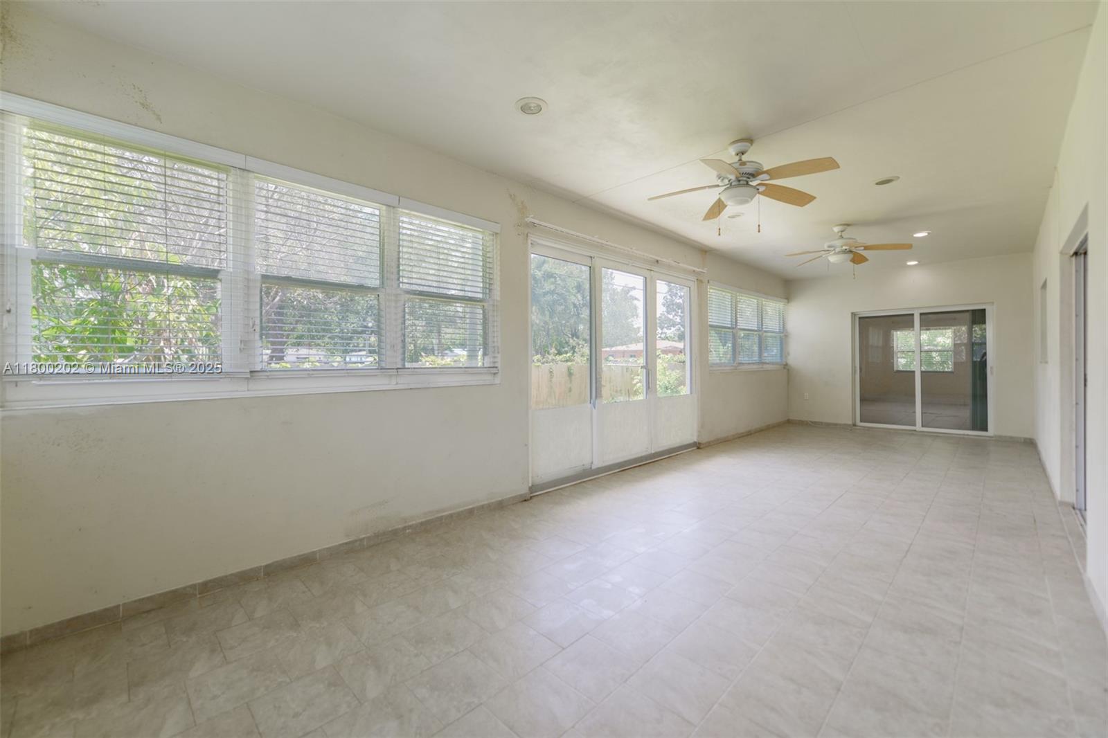 611 SW 8th St, Hallandale Beach, Florida image 22