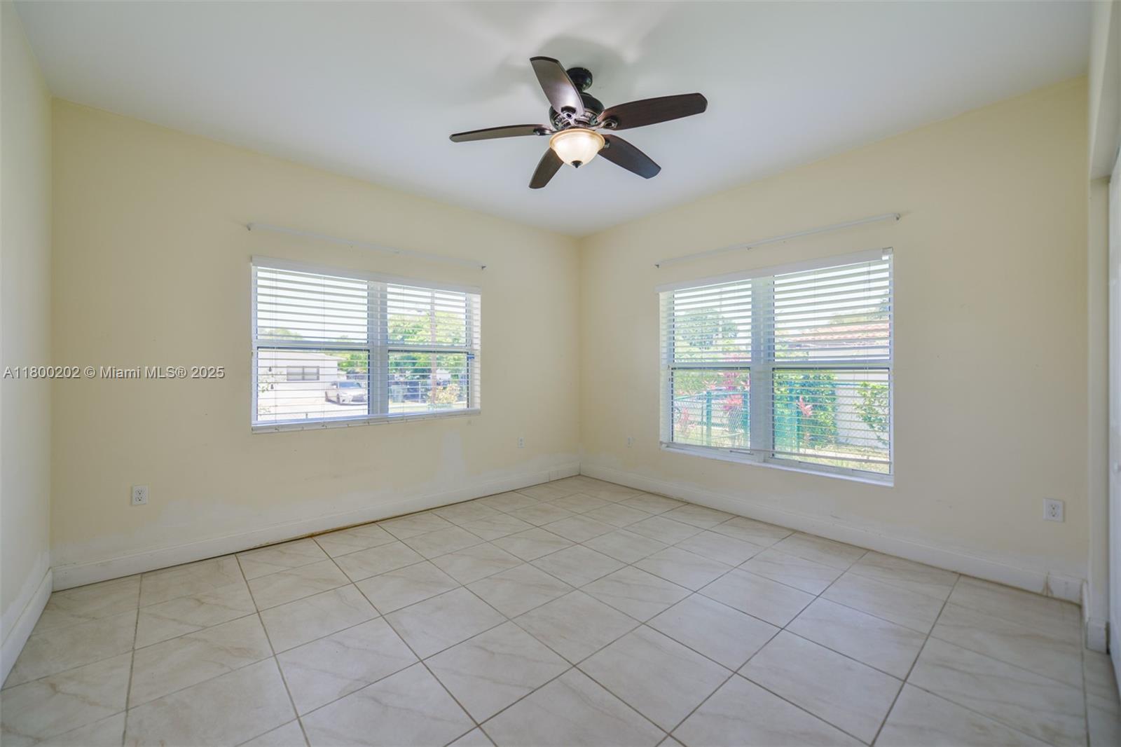611 SW 8th St, Hallandale Beach, Florida image 24