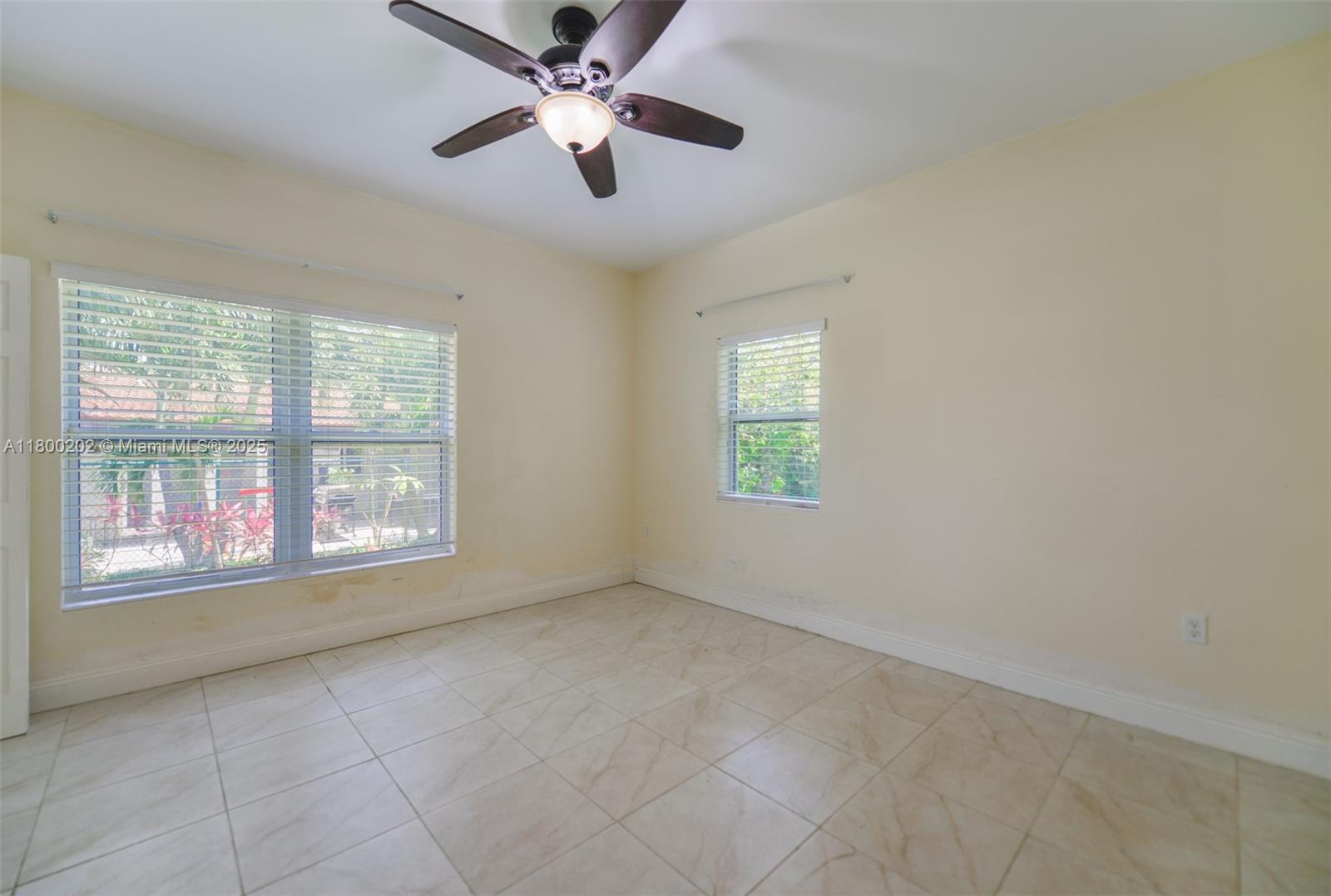 611 SW 8th St, Hallandale Beach, Florida image 28
